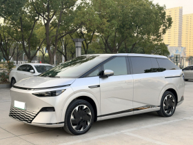 小鹏X9 2024款 640四驱高性能Max