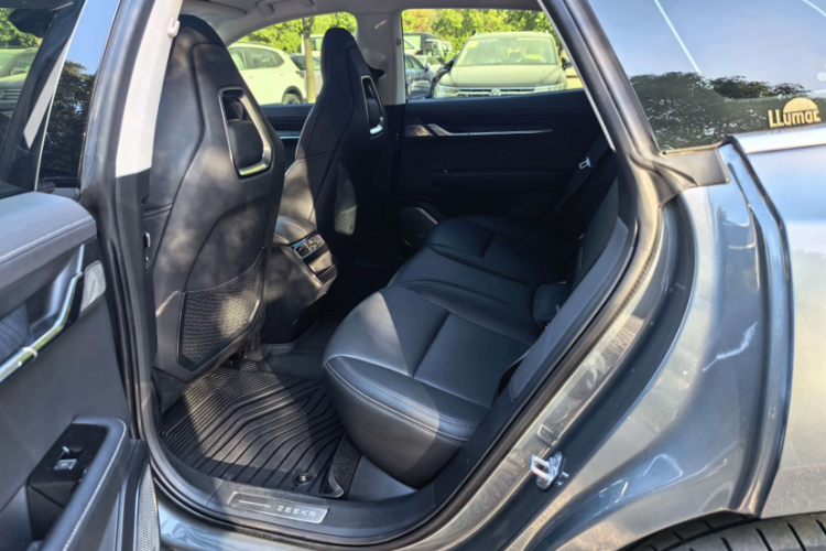 极氪001 2022款 超长续航单电机 WE版中控内饰7002