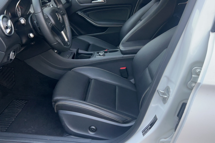 奔驰GLA 2016款 GLA 200 时尚型中控内饰7004