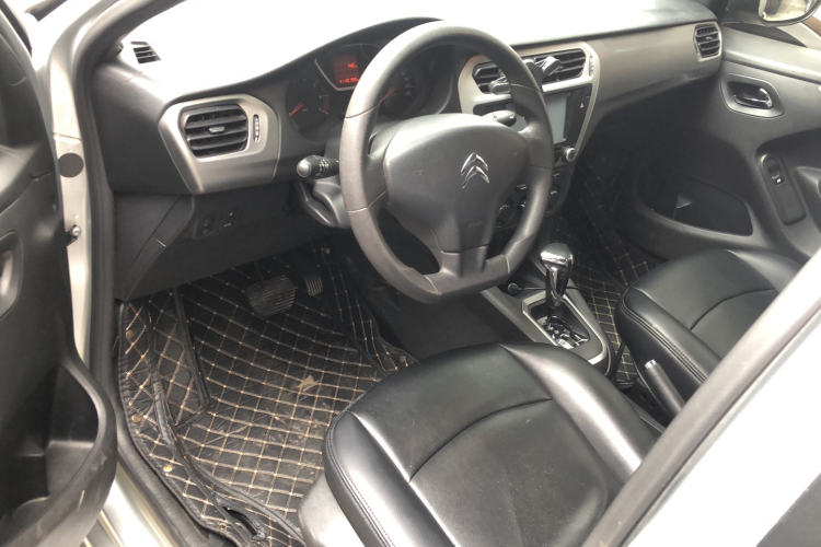 雪铁龙 爱丽舍 2014款 1.6L 自动时尚型中控内饰7002