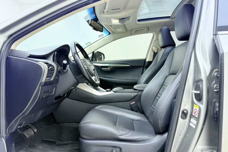 雷克萨斯NX 2016款 200 全驱 锋尚版中控内饰7001