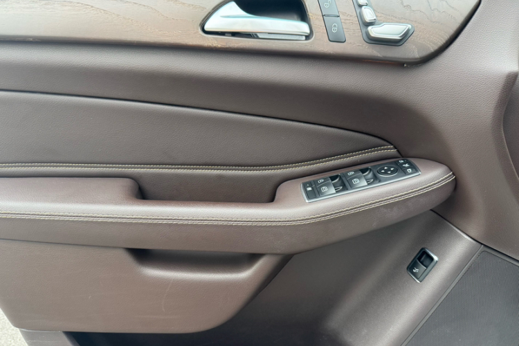 奔驰GLE 2017款 GLE 320 4MATIC 动感型中控内饰7005