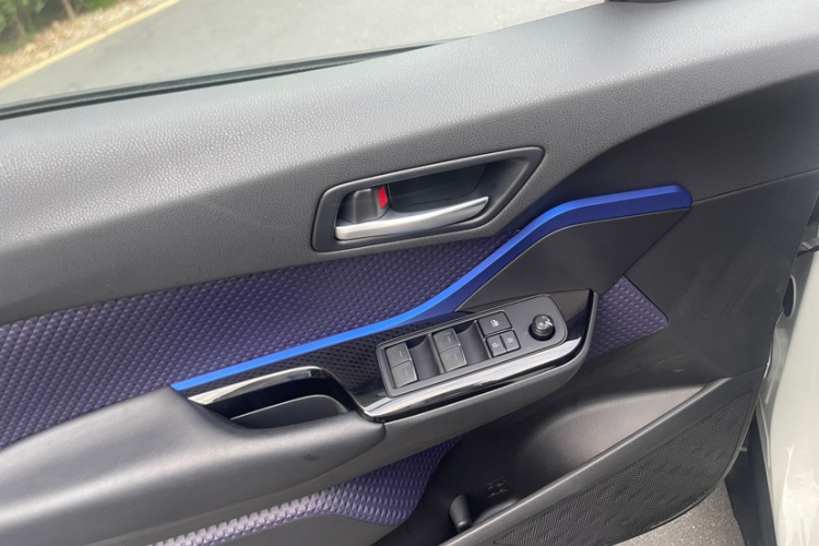 丰田C-HR 2020款 2.0L 领先版中控内饰7006