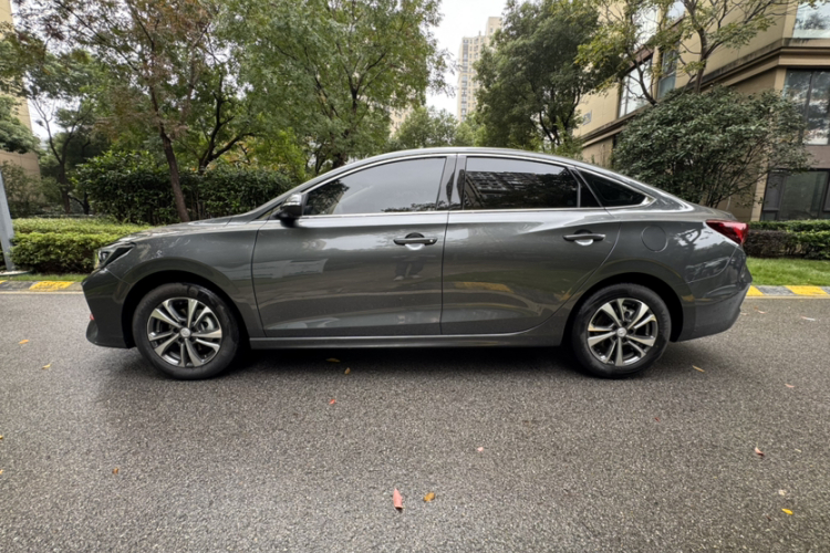 长安 逸动 2024款 PLUS 蓝鲸NE 1.4T GDI DCT高能版车身外观6003