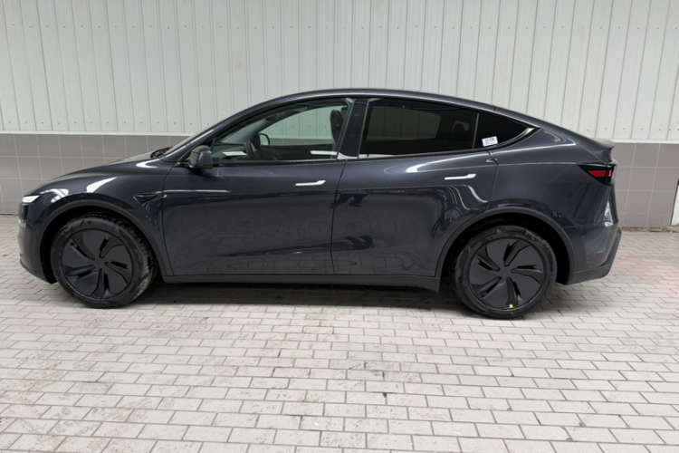 特斯拉 Model Y 2025款 改款 长续航全轮驱动版车身外观6011