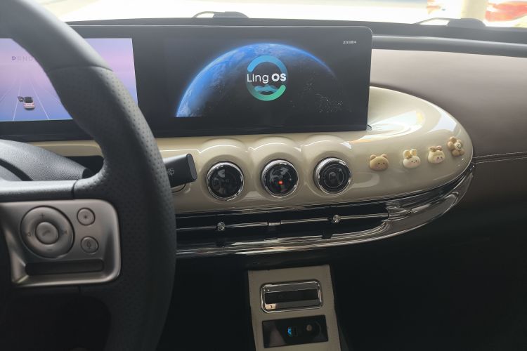 五菱汽车 五菱缤果 2024款 333km 灵犀互联款中控内饰7004