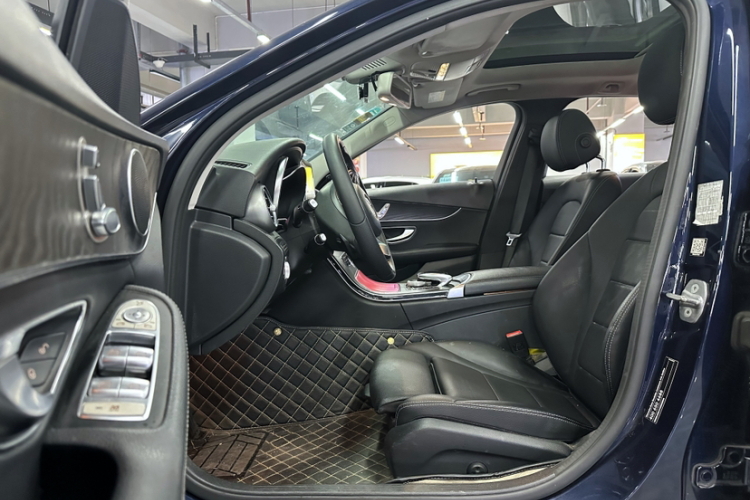 奔驰C级(进口) 2018款 C 200 旅行轿车中控内饰7006