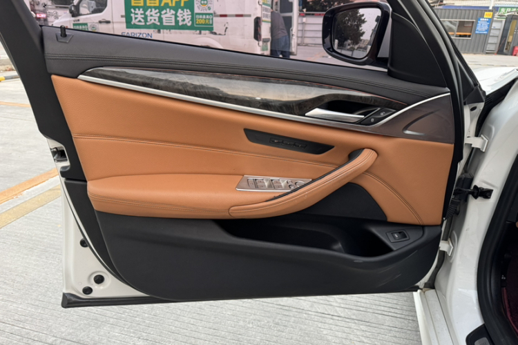 宝马5系 2019款 530Li 领先型 M运动套装中控内饰7007
