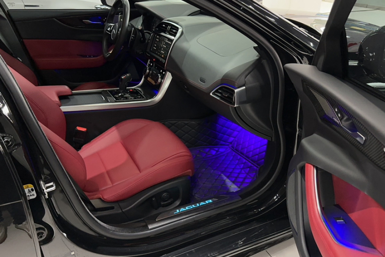 捷豹XEL 2024款 2.0T 250PS R-DYNAMIC S耀黑运动版中控内饰7005