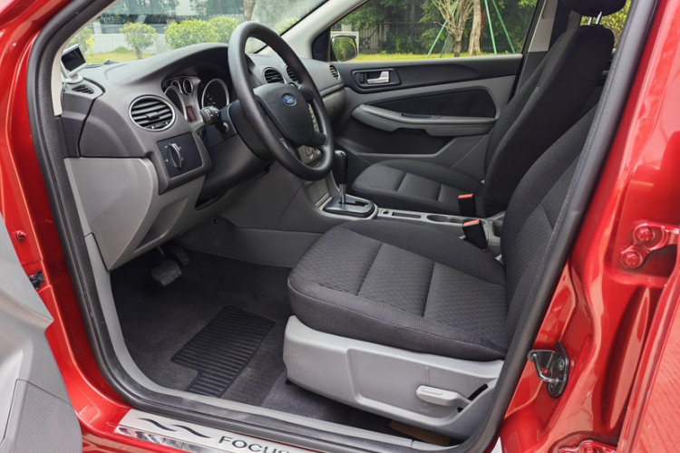 福特 福克斯 2012款 两厢经典 1.8L 自动基本型中控内饰7002