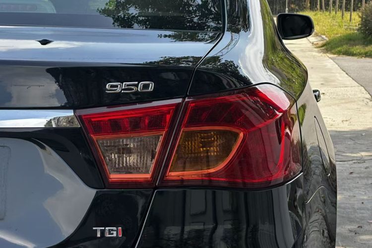 荣威950 2015款 1.8T 豪华版车身外观6008