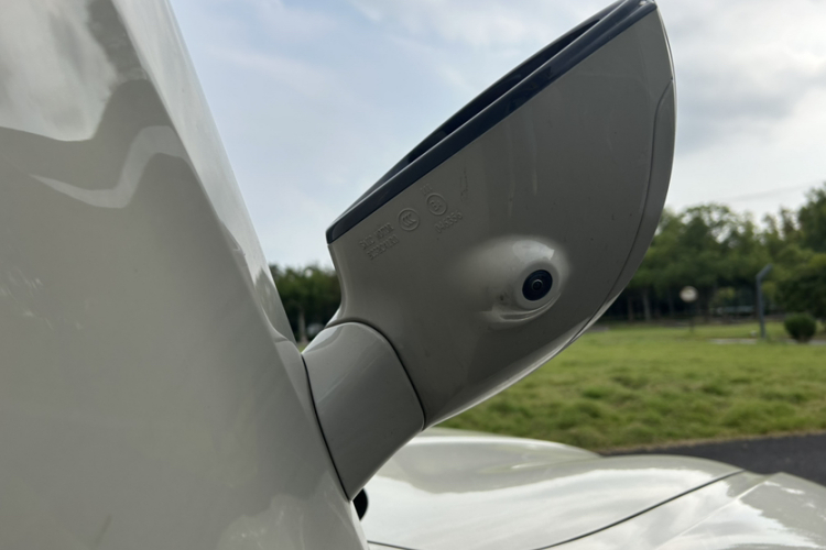 名爵 MG Cyberster 2024款 520km 传奇四驱红篷版车身外观6007