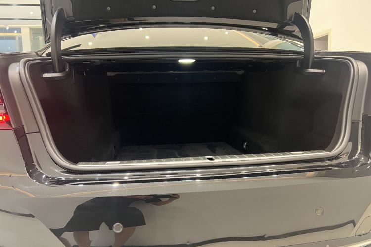 宝马7系 2019款 730Li 豪华套装中控内饰7008