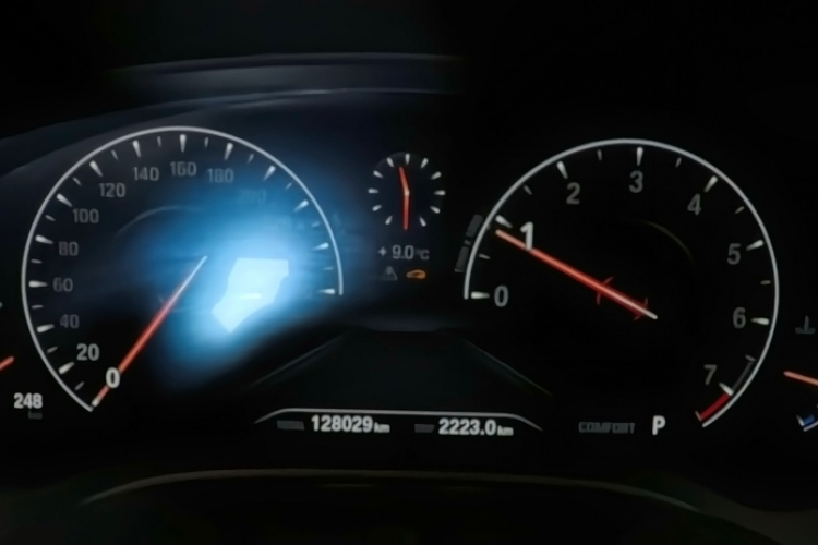 宝马5系 2019款 改款 530Li 领先型 M运动套装中控内饰15