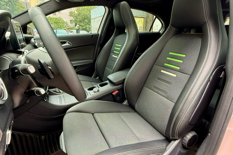 奔驰A级(进口) 2016款 A 180中控内饰7002