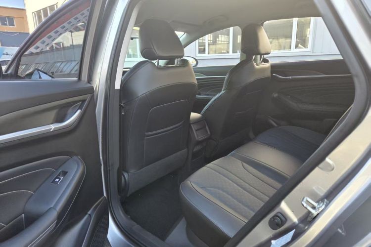 长安 逸动 2021款 PLUS 1.6L GDI 手动精英型车身外观6004