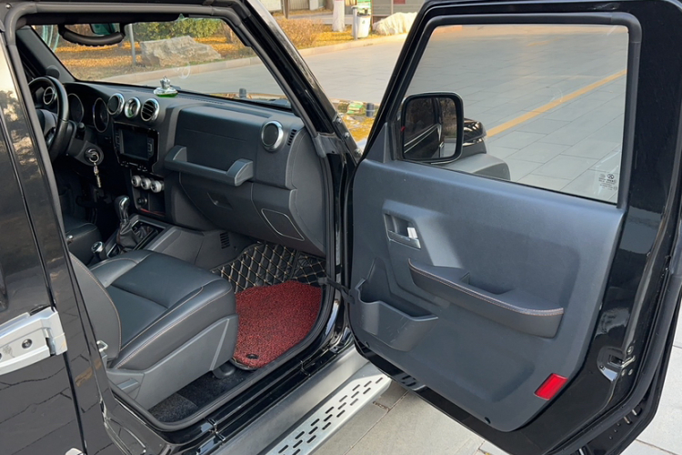 北京BJ40 2016款 40L 2.3T 自动四驱尊享版中控内饰7001