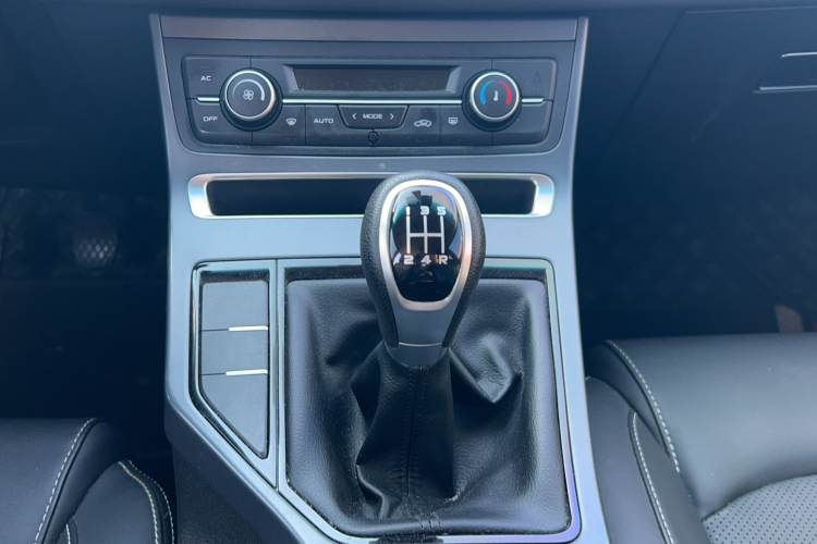 吉利汽车 帝豪 2019款  领军版 1.5L 手动豪华型 国VI局部细节18