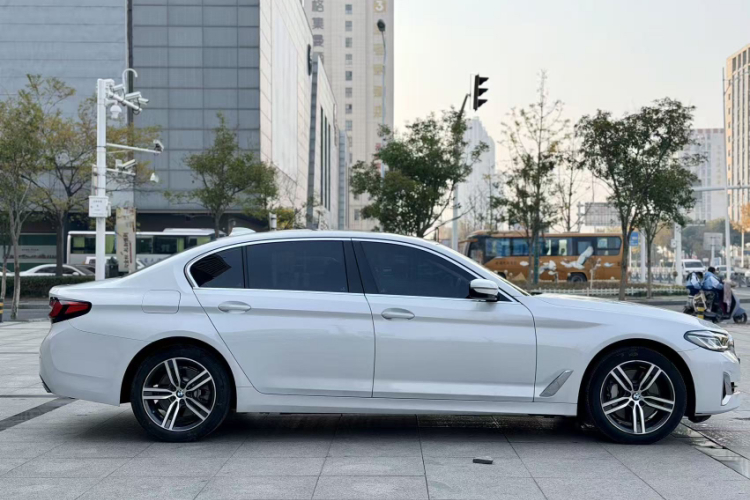 宝马5系 2021款 改款 530Li xDrive 豪华套装车身外观6005