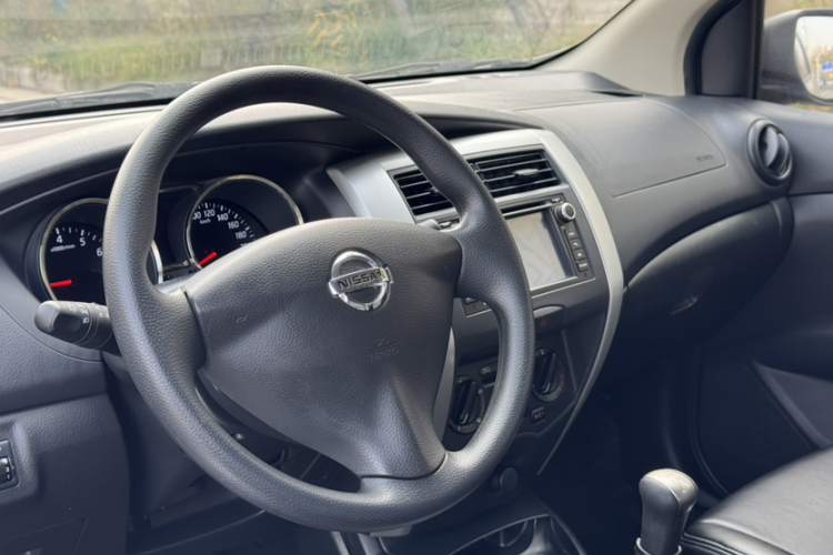 日产 骊威 2013款 1.6XE 手动舒适版局部细节13