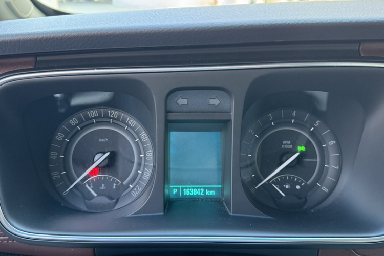 别克GL8 2017款 25S 舒适型 国V中控内饰15