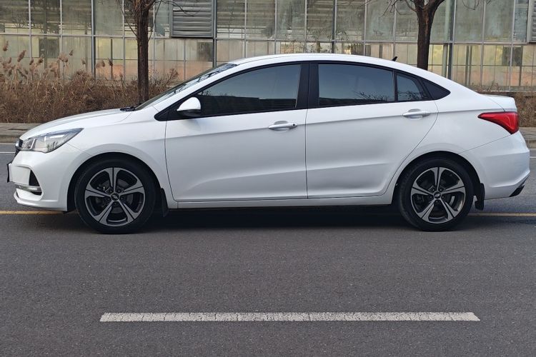 奇瑞 艾瑞泽5 2019款 1.5L 手动新青春版 国VI车身外观6005