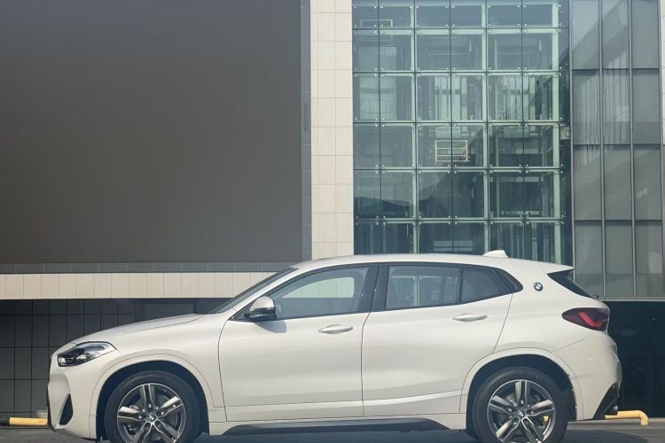 宝马X2 2022款 sDrive25i M运动套装车身外观6004