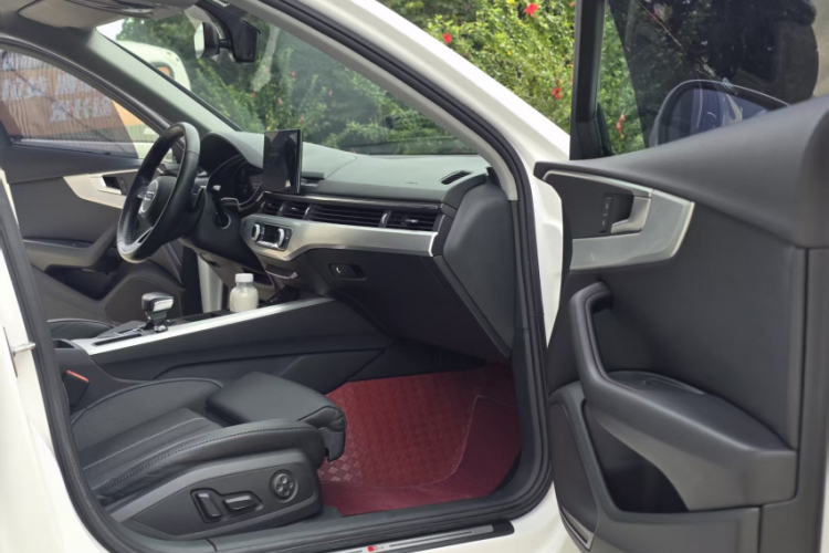 奥迪A4L 2020款 40 TFSI 豪华动感型中控内饰7011