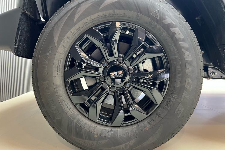 212 T01 2024款 2.0T 机械师车身外观6005