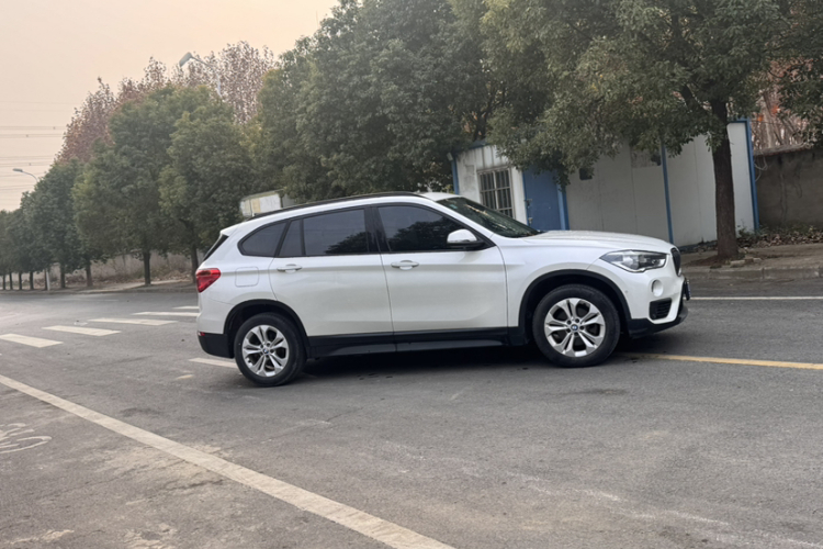 宝马X1 2016款 sDrive18Li 尊享型车身外观6005