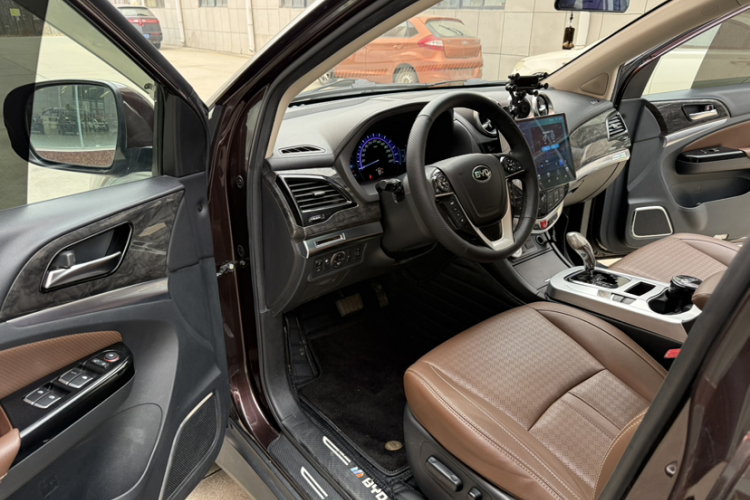 比亚迪S7 2016款 2.0T 自动尊贵型中控内饰7003