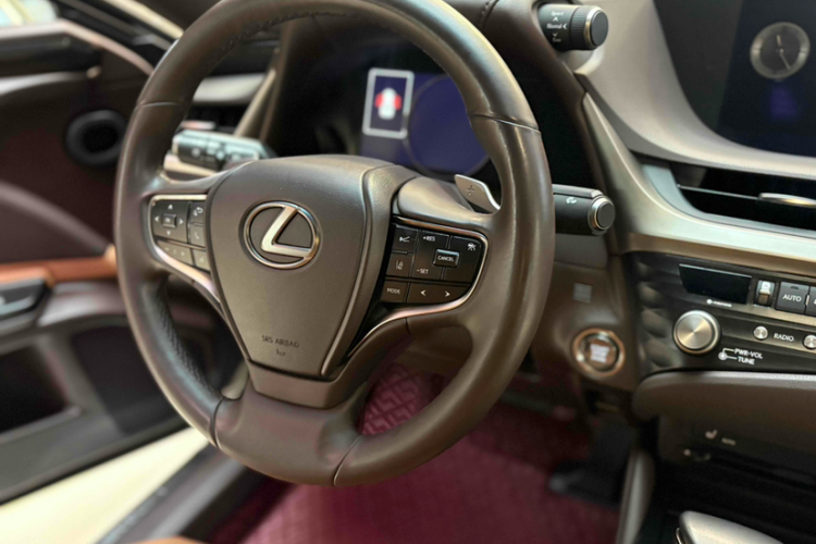 雷克萨斯ES 2020款 200 卓越版中控内饰7009