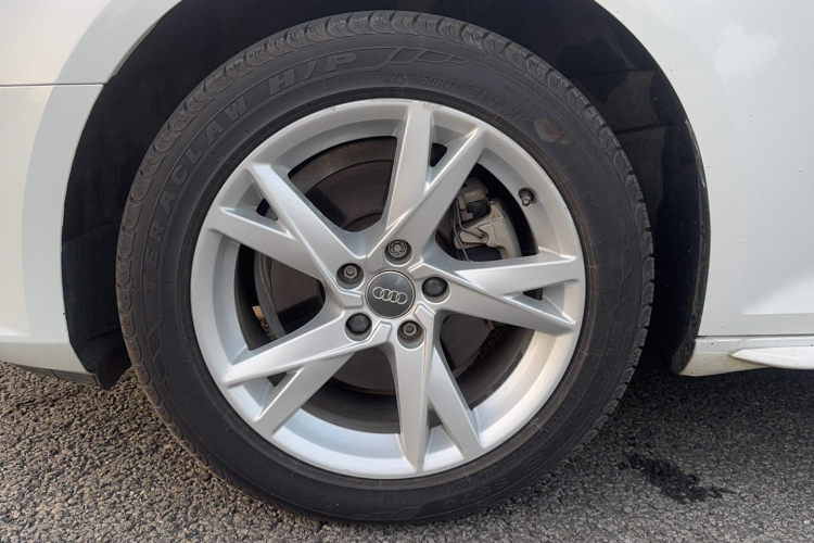 奥迪A4L 2018款 30周年年型 40 TFSI 进取型车身外观6006