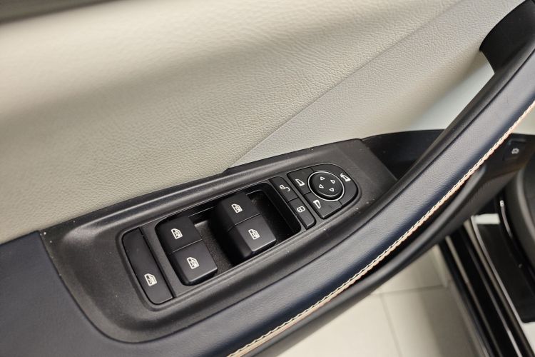 比亚迪 秦PLUS 2021款 DM-i 55KM 旗舰型中控内饰7012