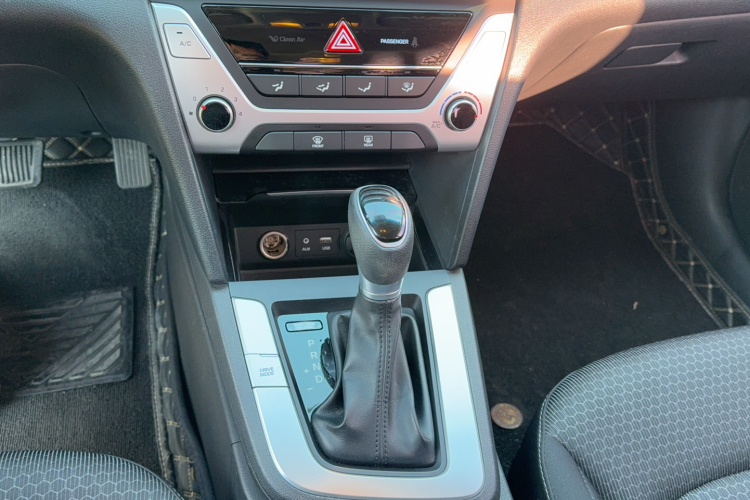 现代 领动 2016款 1.6L 自动智炫·精英型局部细节18