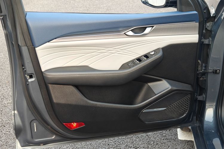 吉利汽车 星瑞 2021款 改款 2.0TD 尊贵型中控内饰7006