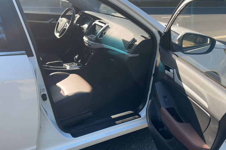 吉利汽车 远景 2017款 1.5L 自动幸福版中控内饰7005