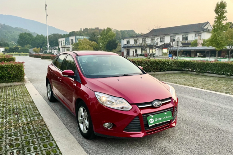 福特 福克斯 2012款 两厢 1.6L 自动风尚型车身外观6007