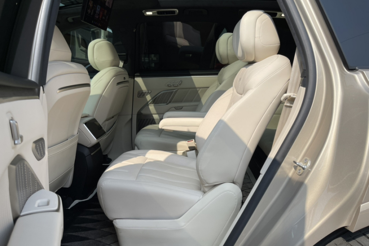 乐道L90 2025款 Ultra 六座版中控内饰7007