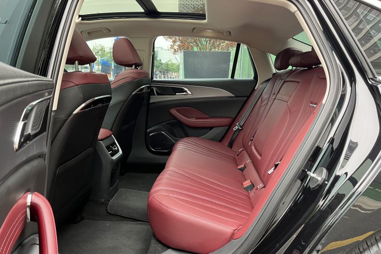 红旗H5 2024款 2.0T 自动智联旗畅版中控内饰7003