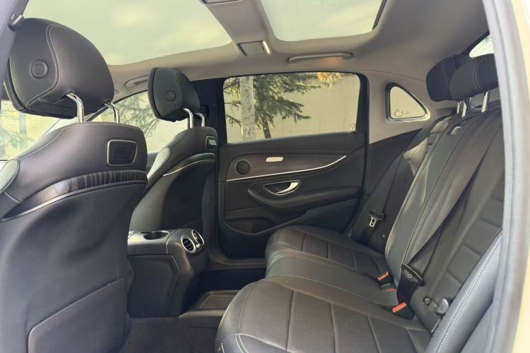 奔驰E级 2019款 改款 E 300 L 运动时尚型中控内饰7002