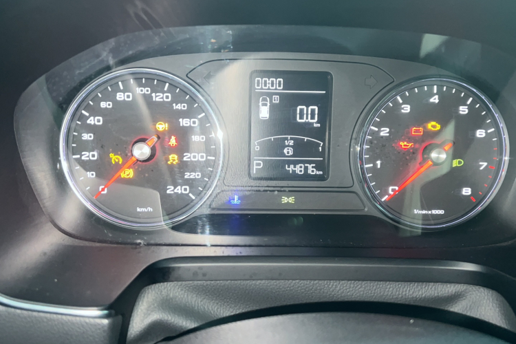 荣威RX5 2020款 20T 自动4G互联超越版中控内饰15