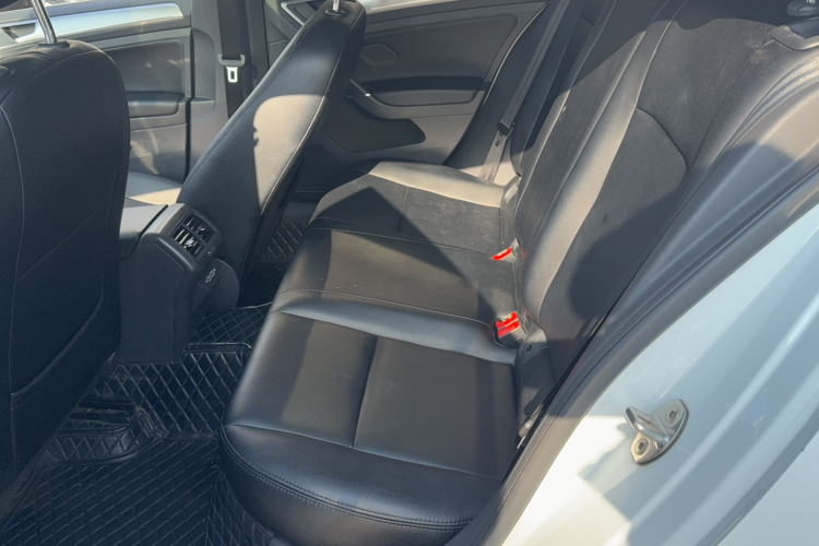 大众 高尔夫 2020款 200TSI DSG舒适进取版中控内饰7001