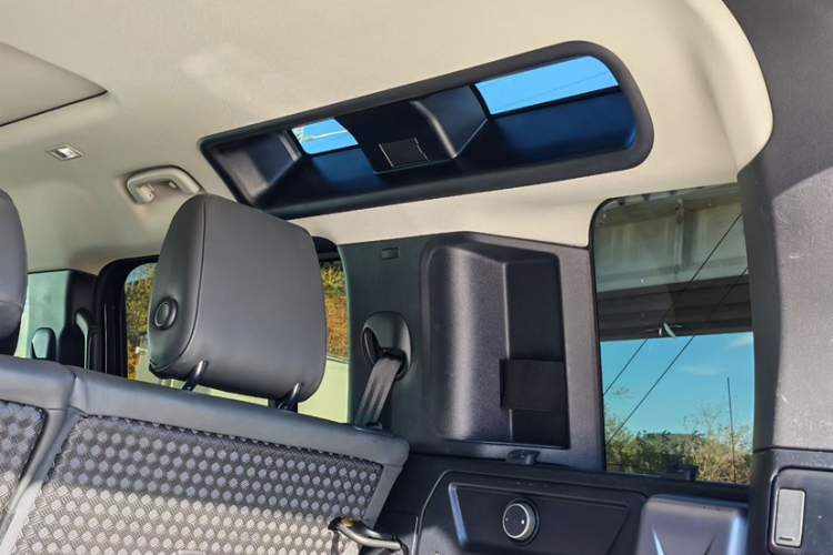 路虎卫士 2023款 改款 110 3.0T P400 暗黑特别版中控内饰7005