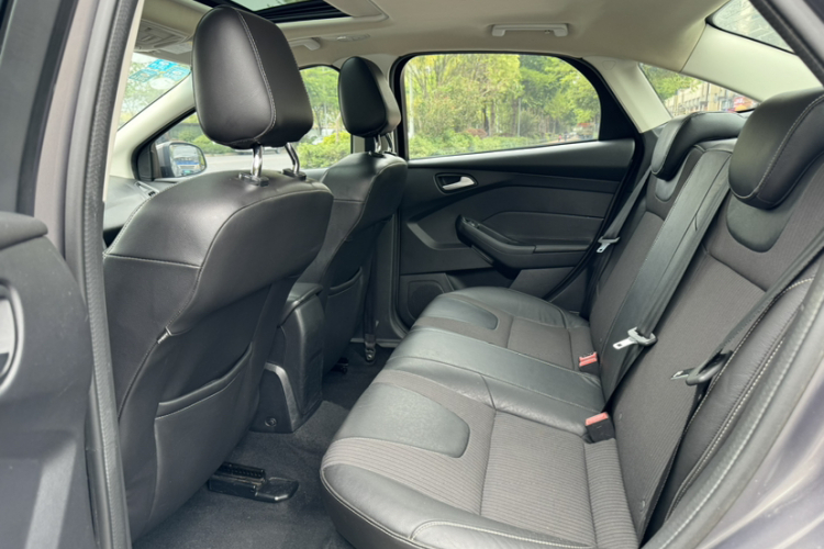 福特 福克斯 2012款 三厢 1.6L 自动风尚型中控内饰7003