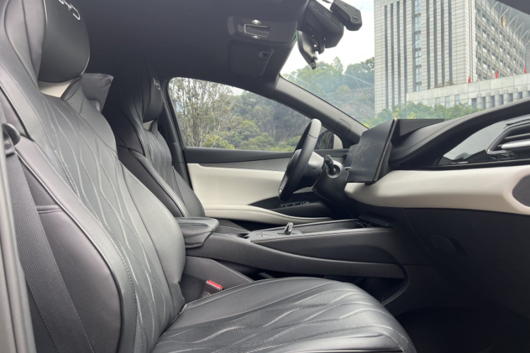 比亚迪 海豹06新能源 2024款 DM-i 120KM尊荣型中控内饰7005