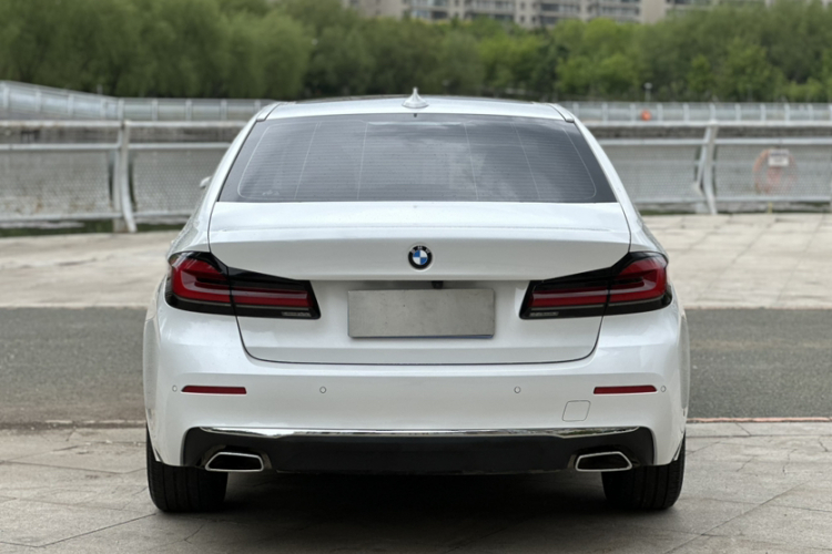 宝马5系 2021款 530Li xDrive 豪华套装车身外观6004