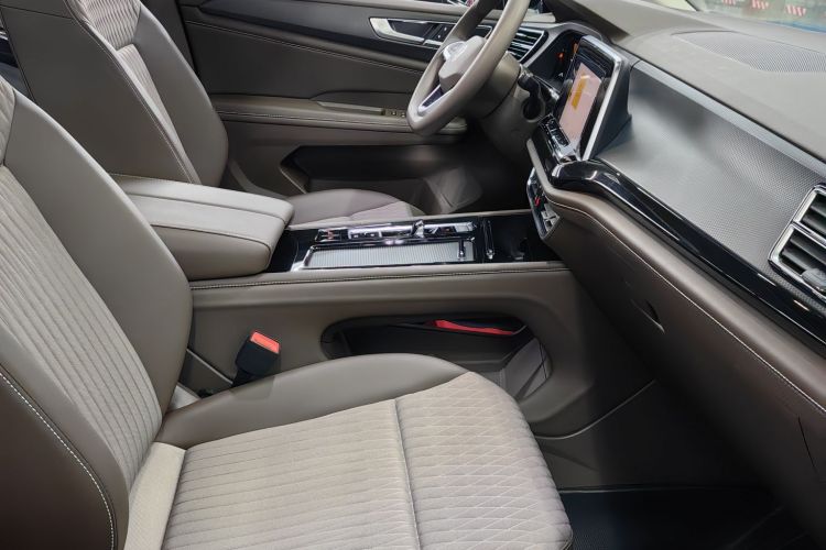 大众 威然 2024款 330TSI 商务版中控内饰7009