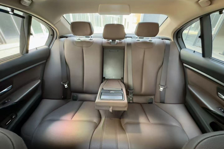 宝马3系 2018款 320Li 领先型M运动套装中控内饰7003