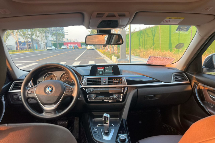 宝马3系 2018款 320Li 时尚型中控内饰7003